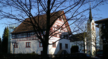Pfarrhaus und Kirche von Gaißau